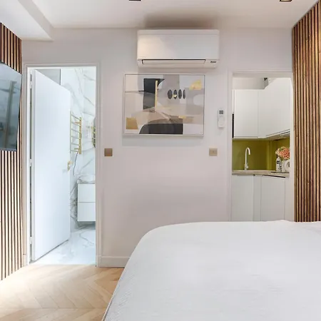 Charming Pied à Terre Near Montmartre Parigi